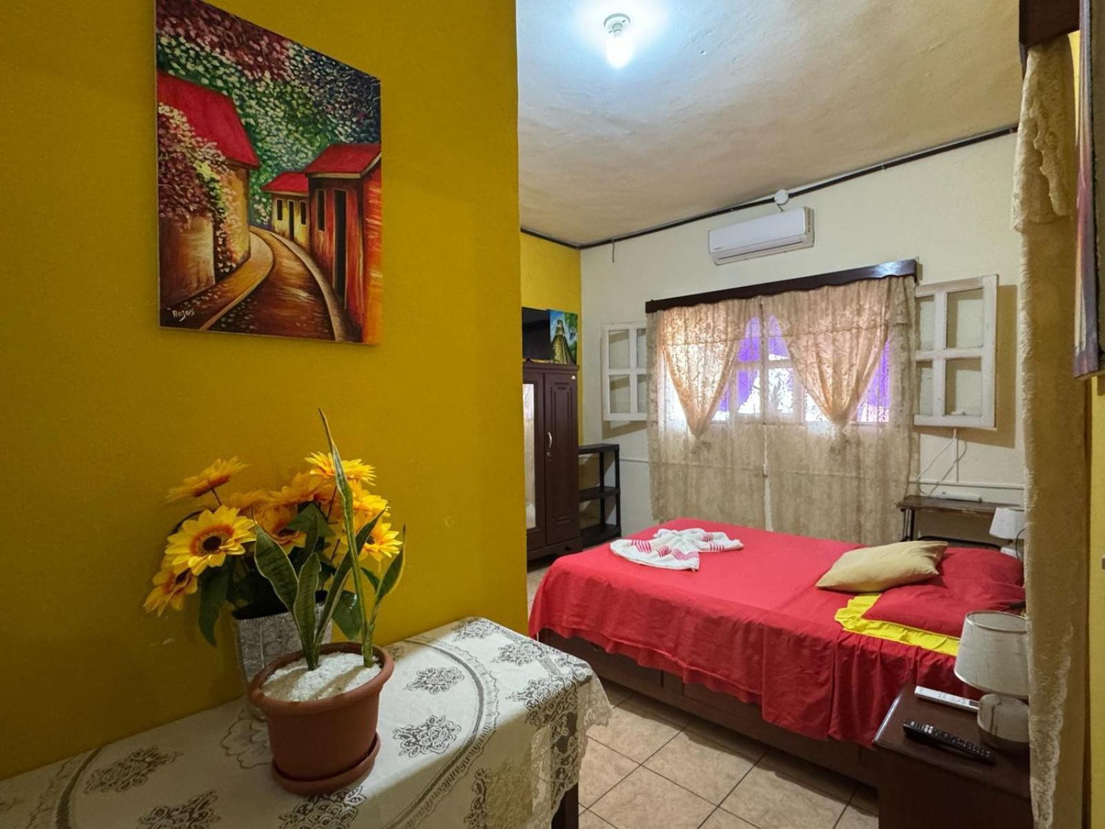 Casa Maya Itza Флорес Экстерьер фото